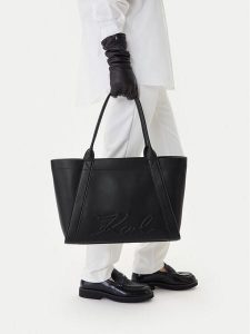 KARL LAGERFELD Torebka B1W30066 Czarny. Czarne torebki klasyczne KARL LAGERFELD, bez wzorów, ze skóry, bez dodatków. Za 684,99 zł.