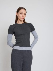 BGN Koszulka w kolorze szarym rozmiar: 38. Szare bluzki BGN, bez wzorów, bez kołnierzyka, bez ramiączek. Za 78,99 zł.