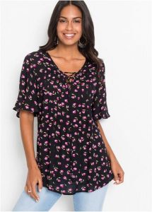 Tunika z czystej wiskozy. Czarne tuniki bonprix, bez wzorów, z wiskozy, bez kołnierzyka, bez ramiączek. Za 122,99 zł.