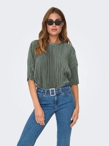 ONLY Koszulka w kolorze zielonym rozmiar: XL. Zielone bluzki ONLY, xl, bez wzorów, bez kołnierzyka, bez ramiączek. Za 70,24 zł.