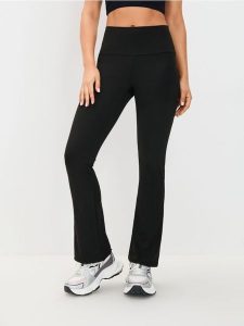 Legginsy flare GYM HARD - czarny. Czarne legginsy Sinsay, bez wzorów. Za 49,99 zł.