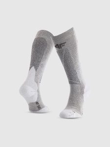 4F Skarpety narciarskie z wełną merino damskie - szare 39-42. Szare skarpetki 4f, bez wzorów, prążkowane. Za 99,99 zł.