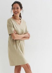 Sukienka T-shirtowa oversize z czystej bawełny (2 szt.). Czarne sukienki bonprix, bez wzorów, z bawełny, bez kołnierzyka, bez ramiączek, oversize. Za 114,99 zł.