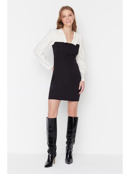 Trendyol Sukienka w kolorze biało-czarnym rozmiar: 42. Białe sukienki Trendyol, bez wzorów, bez kołnierzyka, bez ramiączek, mini. Za 73,93 zł.