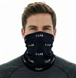 LEKKI KOMIN UNISEX. Czarne szaliki C-LAB, bez wzorów, z materiału. Za 104,50 zł.