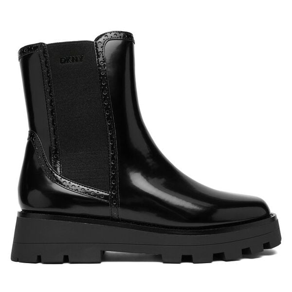 Sztyblety DKNY. Czarne botki DKNY, bez wzorów, bez obcasa, na płaskiej podeszwie, bez zapięcia. Za 549,99 zł.