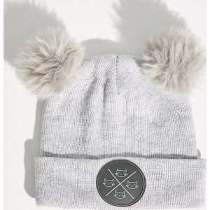 Czapka z aplikacją - Jasny szar. Czapki marki Sinsay. W wyprzedaży za 7,99 zł.