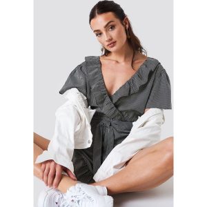 NA-KD Boho Kombinezon z falbanką - Black. Kombinezony marki NA-KD Boho. W wyprzedaży za 60,97 zł.