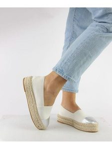 Foreverfolie Espadryle w kolorze białym rozmiar: 38. Białe espadryle Foreverfolie, bez wzorów, bez obcasa, na platformie. Za 85,54 zł.