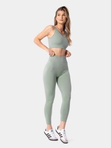 Carpatree Legginsy sportowe "Simply" w kolorze zielonym rozmiar: M. Zielone legginsy Carpatree, bez wzorów, z materiału, z podwyższonym stanem. Za 134,95 zł.