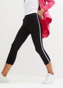 Legginsy sportowe, dł. 3/4. Czarne legginsy bonprix, bez wzorów, z bawełny. Za 64,99 zł.