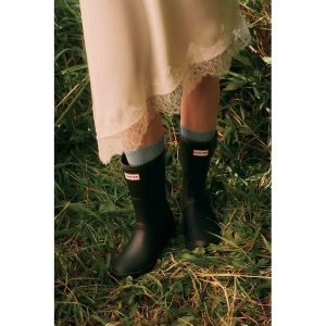 Kalosze Hunter. Czarne kalosze Hunter, bez wzorów. Za 249,99 zł.