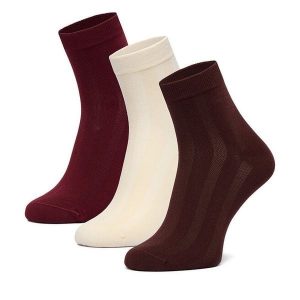 Skarpety krótkie Nine West. Czerwone skarpetki Nine West, bez wzorów. Za 29,99 zł.