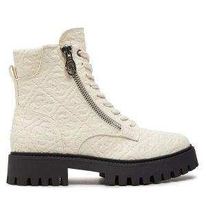 Trzewiki Guess. Białe botki Guess, z aplikacjami, bez obcasa, na płaskiej podeszwie, bez zapięcia. Za 549,99 zł.