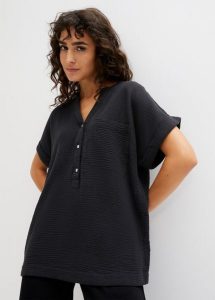 Bluzka muślinowa z krótki rękawem. Czarne bluzki bonprix, bez wzorów, eleganckie, bez kołnierzyka, bez ramiączek. Za 94,99 zł.