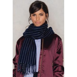 Samsoe & Samsoe Szalik maxi Accola - Blue. Niebieskie szaliki marki Samsøe & Samsøe, bez wzorów, z kaszmiru. Za 323,95 zł.