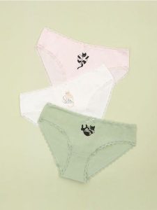 Figi z nadrukiem kota 3 pack - wielobarwny. Figi Sinsay, bez wzorów. Za 19,99 zł.