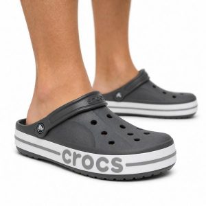 Klapki chodaki sportowe Crocs BAYABAND CLOG. Białe klapki Crocs, bez wzorów, z materiału, bez obcasa. Za 219,00 zł.