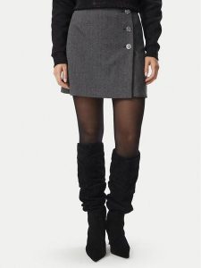 Guess Spódnica mini W6BD21 K6218 Szary Regular Fit. Szare spódnice Guess, xs, z aplikacjami, z syntetyku, mini. Za 335,99 zł.