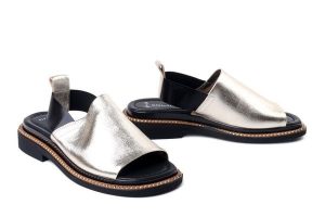 BOMBONELLA G029 58 T2554-1 33 czarno-złoty, sandały damskie. Żółte sandały Bombonella, bez wzorów, ze skóry, bez obcasa, na obcasie, bez zapięcia. Za 224,90 zł.