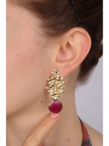 Pierres delicates Pozłacane kolczyki-wkrętki z agatami rozmiar: onesize. Żółte kolczyki Pierres delicates, z agatem, pozłacane. Za 95,92 zł.