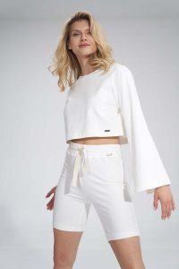 Krótka Bawełniana Bluza z Szerokim Rozciętym Rękawem - Ecru. Czarne spodnie dresowe Figl, s, bez wzorów, z bawełny. Za 209,00 zł.