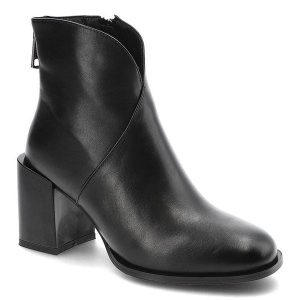 Czarne Botki Filippo Eleganckie Buty Na Obcasie. Czarne botki Filippo, bez wzorów, ze skóry ekologicznej, za kostkę, bez obcasa, na obcasie, bez zapięcia. Za 209,00 zł.