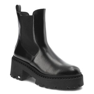Czarne Botki Karino Wygodne Buty Damskie. Czarne botki Karino, bez wzorów, ze skóry, bez obcasa, na obcasie, bez zapięcia. Za 399,00 zł.