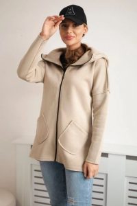 Bluza ocieplana z dłuższym tyłem i kieszeniami jasno beżowa. Brązowe bluzy KESI, l, bez wzorów, z bawełny, bez kaptura. Za 217,48 zł.