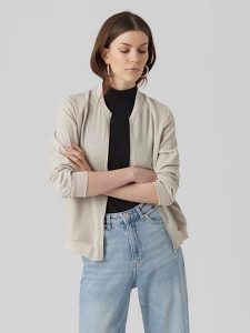 Vero Moda Kurtka w kolorze beżowym rozmiar: S. Brązowe kurtki Vero Moda, s, bez wzorów, bez kaptura. Za 104,39 zł.