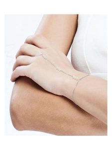 Pearline Srebrna bransoletka z perłami rozmiar: onesize. Białe bransoletki Pearline, z perłą, srebrne. Za 173,99 zł.