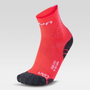 Skarpety do biegania damskie Uyn Run Fit Socks Red. Czerwone skarpetki UYN, bez wzorów. Za 69,99 zł.