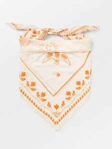 Becksöndergaard Chusta "Dodera" w kolorze kremowo-pomarańczowym - 140 x 140 cm rozmiar: onesize. Brązowe apaszki i chusty Becksöndergaard, bez wzorów, z bawełny. Za 182,72 zł.