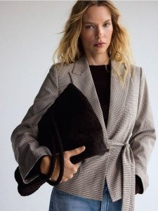 Marynarka z paskiem - wielobarwny. Marynarki i żakiety Reserved, l, bez wzorów, z tkaniny. Za 199,99 zł.
