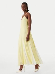 Vero Moda Sukienka letnia Raelynn 10348442 Żółty Regular Fit. Żółte kombinezony Vero Moda, na lato, xs, bez wzorów, z syntetyku, bez kołnierzyka, bez ramiączek. Za 319,99 zł.