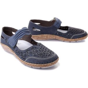 RIEKER 44896-15 blue, półbuty damskie. Niebieskie półbuty Rieker, na lato, w ażurowe wzory, bez obcasa, bez zapięcia. Za 319,90 zł.