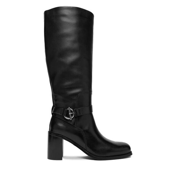 Kozaki GINO ROSSI. Czarne kozaki Gino Rossi, bez wzorów, bez obcasa, na słupku, bez zapięcia. Za 489,99 zł.