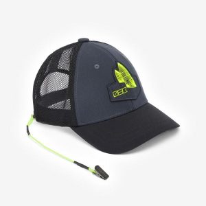 Czapka z daszkiem żeglarska Decathlon 500. Czarne czapki DECATHLON, bez wzorów, z elastanu, sportowe. Za 49,99 zł.