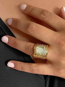 Nomad Pozłacany pierścionek z ametystem rozmiar: 50. Zielone pierścionki Nomad, z ametystem, pozłacane. Za 350,45 zł.