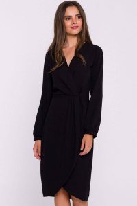 Elegancka sukienka z dekoltem V i zakładkami czarna. Czarne sukienki Stylove, s, bez wzorów, z elastanu, eleganckie, bez kołnierzyka, bez ramiączek, dopasowane. Za 409,00 zł.