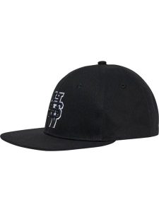 Czapka z prostym daszkiem Hummel SNAP CAP HSW uniwersalna. Czarne czapki Hummel, bez wzorów, z materiału, eleganckie. Za 65,00 zł.