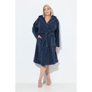 Damskie Szlafrok kaptur pasek trapezowy fason frotte. Niebieskie szlafroki Ulla Popken, plus size, bez wzorów, z bawełny, plus size, bez kaptura. Za 349,99 zł.