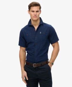 Superdry Koszula krótki rękaw The Merchant Store o fakturze. Niebieskie koszule Superdry, l, bez wzorów, z bawełny, bez kołnierzyka, bez ramiączek. Za 344,20 zł.