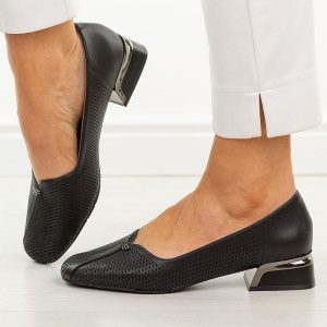 Czarne ażurowe skórzane czółenka damskie Vinceza 99203. Czarne czółenka VINCEZA, w ażurowe wzory, z jeansu, bez obcasa, na obcasie, bez zapięcia. W wyprzedaży za 210,32 zł.