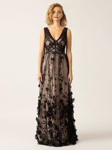 APART Sukienka w kolorze czarnym rozmiar: 42. Czarne sukienki Apart, bez wzorów, z koronki, bez kołnierzyka, bez ramiączek, maxi. Za 462,29 zł.