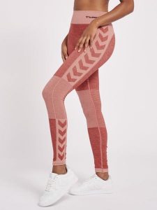Damskie legginsy mid-rise Hummel Clea. Fioletowe legginsy Hummel, bez wzorów, z dzianiny, z standardowym stanem. Za 166,60 zł.