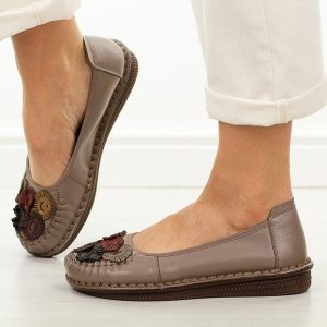 Khaki skórzane półbuty damskie Potocki 15309. Brązowe półbuty POTOCKI, na jesień, bez wzorów, z jeansu, z okrągłym noskiem, bez obcasa, na płaskiej podeszwie, bez zapięcia. Za 219,00 zł.