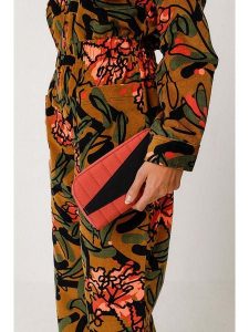 SKFK Portfel "Azara" w kolorze czarno-czerwonym rozmiar: onesize. Czarne portfele SKFK, bez wzorów, z materiału. Za 113,99 zł.