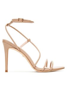 Marciano Guess Sandały 5YGZ35 7231A Beżowy. Brązowe sandały Marciano Guess, z aplikacjami, z lakierowanej skóry, bez obcasa, na szpilce, bez zapięcia. Za 594,00 zł.