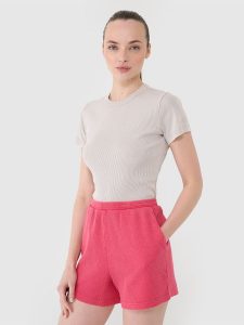 4F Spodenki casual z dzianiny waflowej damskie - różowe M. Czerwone szorty 4f, bez wzorów, z bawełny, casualowe. W wyprzedaży za 49,99 zł.